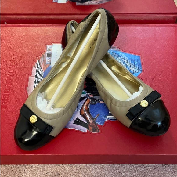 Tahari two/tone flat ballerina shoes. - Picture 9 of 9